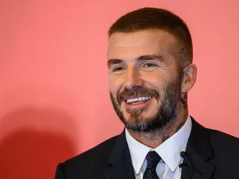 Cùng các huyền thoại Man Utd, Beckham lại mua thêm đội bóng