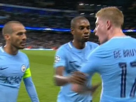 Cuộc nói chuyện 'to tiếng' giữa De Bruyne và hai đàn anh