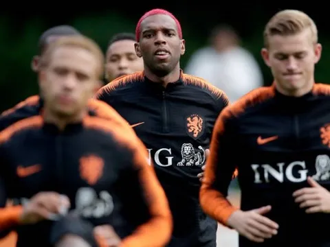 Cựu sao Liverpool gây sốc với "quả đầu" thảm họa