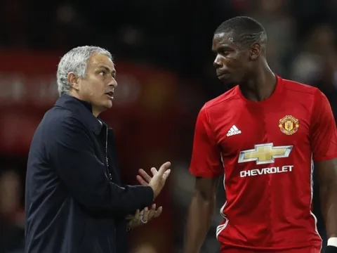 Mourinho dùng De Gea 'đá đểu' Pogba?