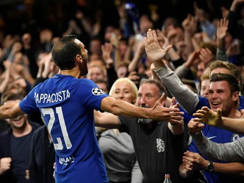 Chỉ vừa ra mắt, Zappacosta đã thành thần tượng mới tại Chelsea