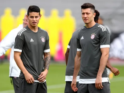James và Lewandowski bám lấy nhau không rời trong buổi tập của Bayern