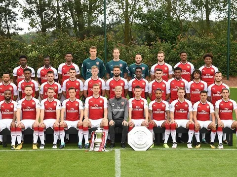 Sanchez góp mặt trong loạt ảnh tập thể vui nhộn của Arsenal