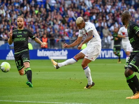 Lyon 2-1 Guingamp: 3 điểm chật vật