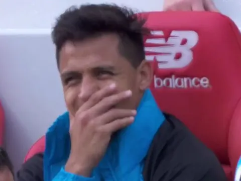 Muôn vàn sắc thái của Sanchez trong ngày Arsenal thảm bại