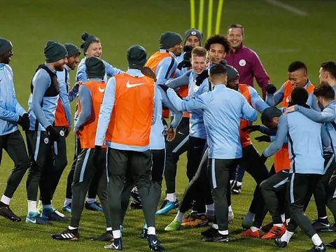Sao Man City chia phe "tẩn nhau" trước thềm Champions League