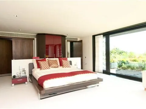 CẬN CẢNH biệt thự sang chảnh hơn 3 triệu bảng của Ramsey tại quê nhà