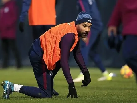 Sao Man City hoá "nam thần" trong chuyến hành quân đến Ukraine