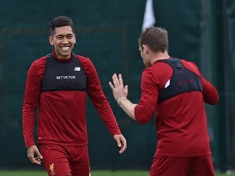 Sân tập Liverpool rộn tiếng cười trước ngày đối đầu Huddersfield