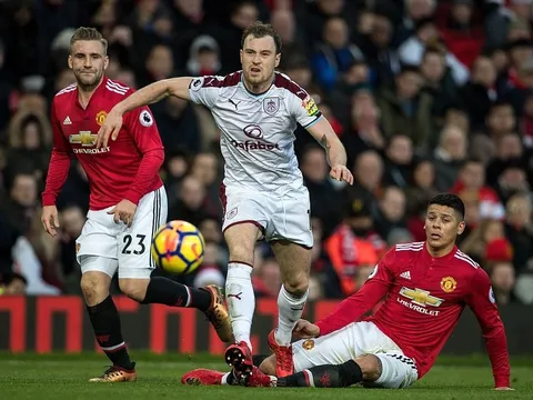 Rojo bất lực nhìn Quỷ đỏ tặng quà cho Burnley