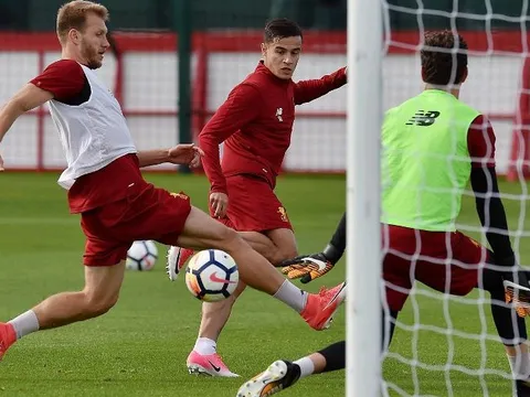 Vắng bóng Mane, Coutinho dễ dàng "làm loạn" sân tập Liverpool