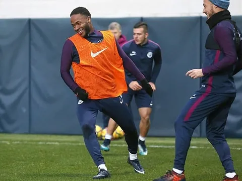 Sterling tươi như hoa, Man City quyết tâm hạ Huddersfield