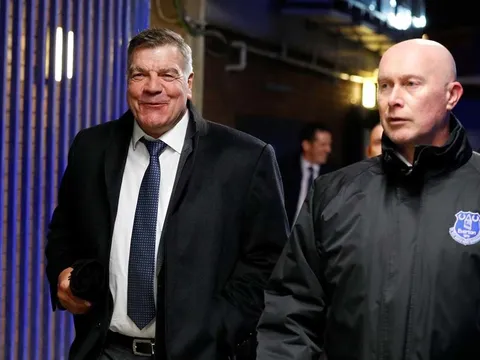 Sắp đón Van Dijk, Jurgen Klopp cười khoái chí trên sân tập