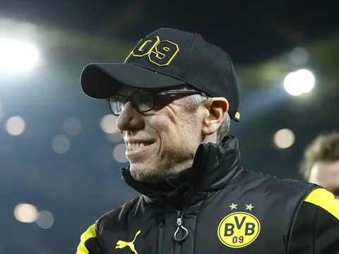Giúp Dortmund hồi sinh, Peter Stoger nở nụ cười mãn nguyện
