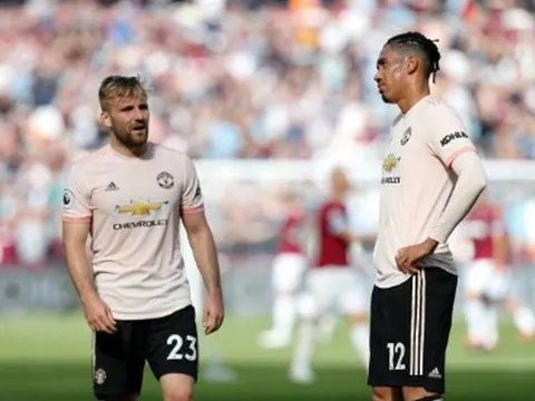 Đá kém lại còn đen, Man United 'phơi áo' tại thành London