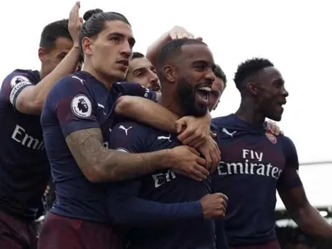 Đại thắng, fan Arsenal gọi một cái tên là vĩ đại nhất mọi thời đại