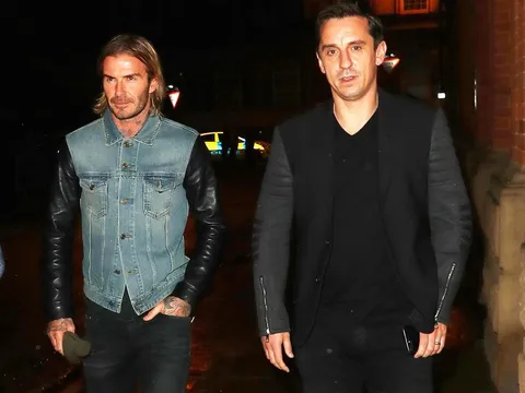 Dàn huyền thoại M.U nô nức kéo đến quán rượu của Neville, Beckham