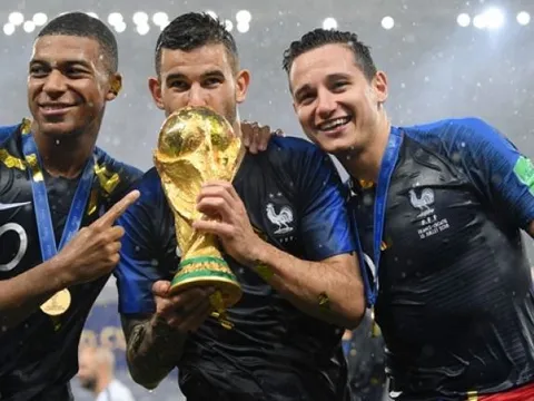 Dằn mặt Luke Shaw, M.U mang 72 triệu bảng xé hợp đồng nhà vô địch World Cup