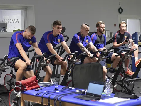 Dàn sao AS Roma rèn thể lực chờ đại chiến với AC Milan