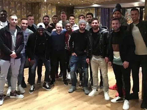 Dàn sao Barcelona 'tụ tập' tại nhà hàng của Messi