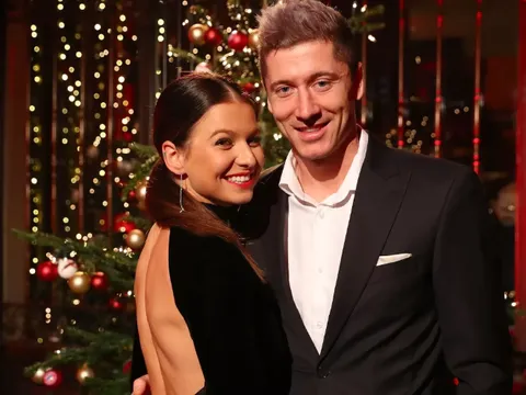 Dàn sao Bayern lịch lãm dự Giáng Sinh sớm cùng 'nửa kia'