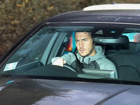 Dàn sao Chelsea căng thẳng trở lại sân tập, chờ chiến Man Utd