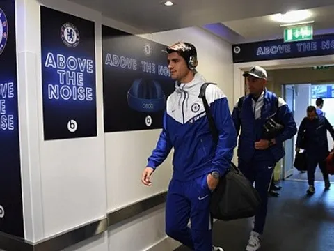 Dàn sao Chelsea tiến vào Stamford Bridge, sẵn sàng bắn hạ M.U