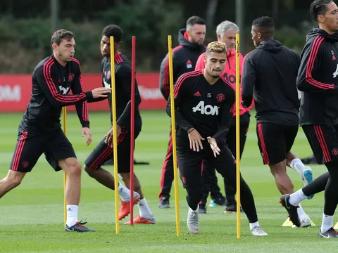 Dàn sao Man Utd coi như không trước mâu thuẫn giữa Pogba với HLV