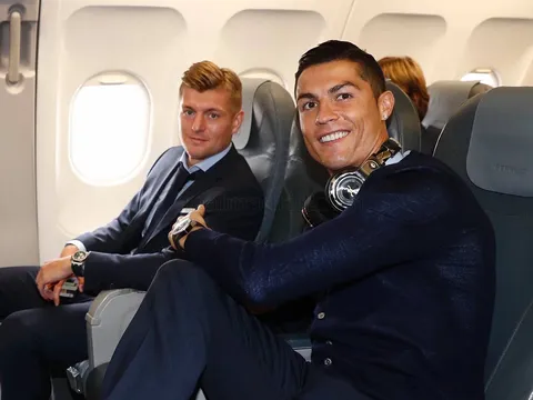 Dàn sao Real như soái ca lên máy bay đến London