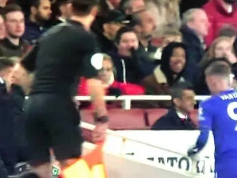 Đang đấu với Arsenal, Vardy tự ý rời sân và không trở lại