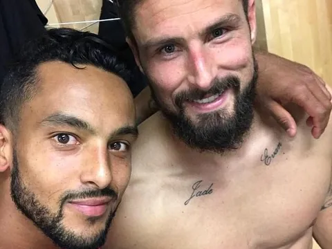 Đạt cột mốc khủng, Giroud cần 'biết ơn' Walcott