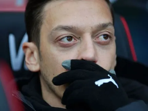 Đâu là lý do khiến Ozil ngồi dự bị tại Arsenal?