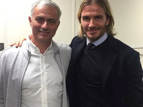 David Beckham trở lại Old Trafford, bảnh bao khoác vai Mourinho