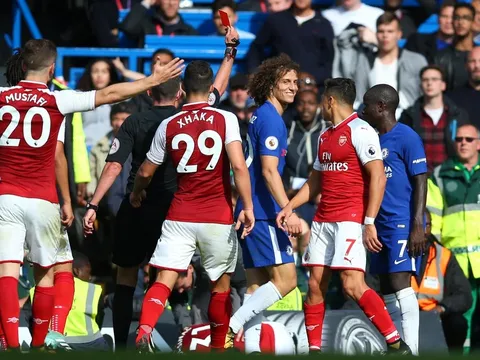 David Luiz bị đuổi, Chelsea cầm chân Arsenal