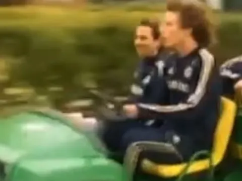 David Luiz, cây hài số 1 của Chelsea