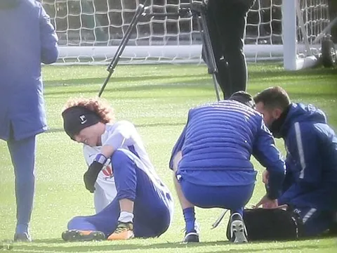 David Luiz dính chấn thương trên sân tập