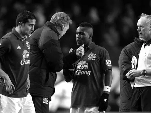 "Moyes đã nói với tôi rằng cút xéo khỏi đây ngay!"