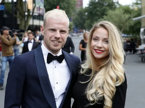 Đèo bạn gái trên xe đạp, cựu sao Everton bị cảnh sát tuýt còi