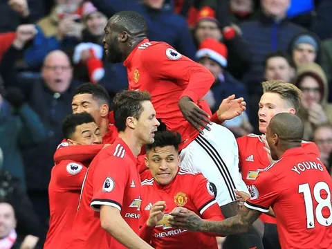 Đây, "bom xịt" giúp Mourinho liên kết mọi cầu thủ trên hàng công