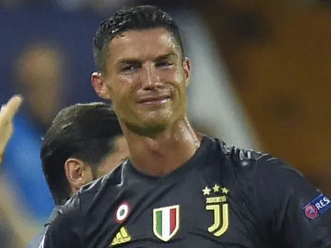 Đây là điều Ronaldo nói với trọng tài sau khi bị đuổi