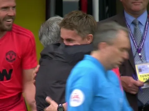 Đây, lí do Mourinho như "hóa điên" sau bàn thắng của Smalling
