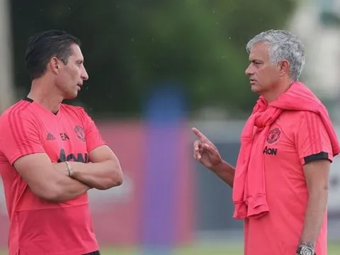 Đây, người đầu tiên của Man Utd "chào tạm biệt" Mourinho