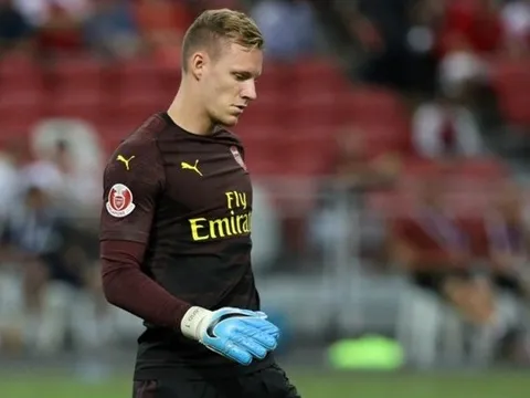 Đây, phản ứng của CĐV Arsenal khi thấy Leno bắt chính thay Cech