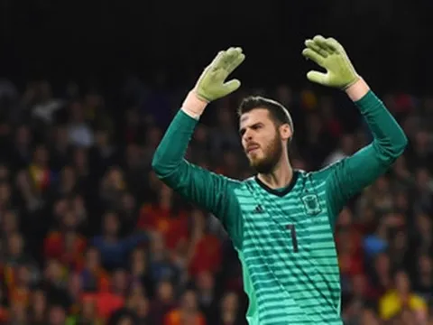 Tây Ban Nha thua sốc, CĐV đòi Enrique tống cổ sao Man Utd