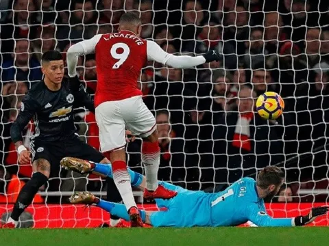 De Gea "hóa thánh", cứu bàn thua không tưởng bằng lưng