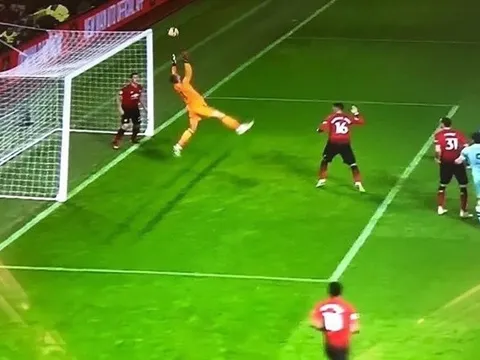 De Gea hứng "gạch đá" sau bàn thua nghiệp dư trước Arsenal