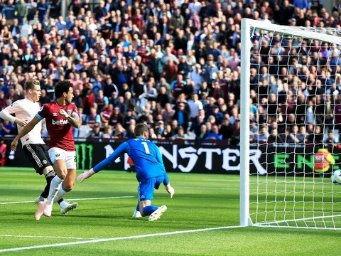 De Gea tiếp tục gióng lên hồi chuông báo động cho Quỷ Đỏ