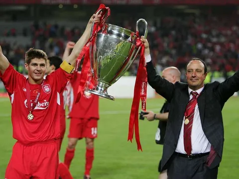 Đêm Istanbul huyền thoại, Benitez sử dụng đội hình nào cho Liverpool