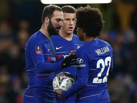 Chelsea đại thắng trong ngày Higuain ra mắt và "từ chối đặc quyền"