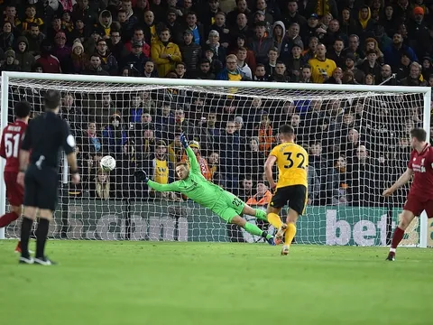 "Đen" như Mignolet, lâu ngày được ra sân lại phải làm nền cho siêu phẩm